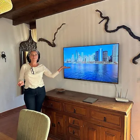 Cozy Canarian With Large Garden *