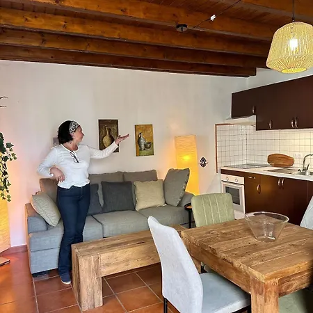 Cozy Canarian With Large Garden Daire Teguise (Lanzarote)