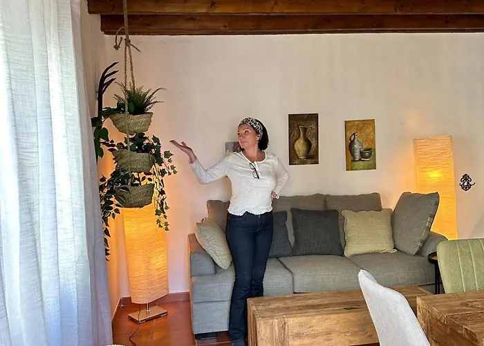 Cozy Canarian With Large Garden 아파트