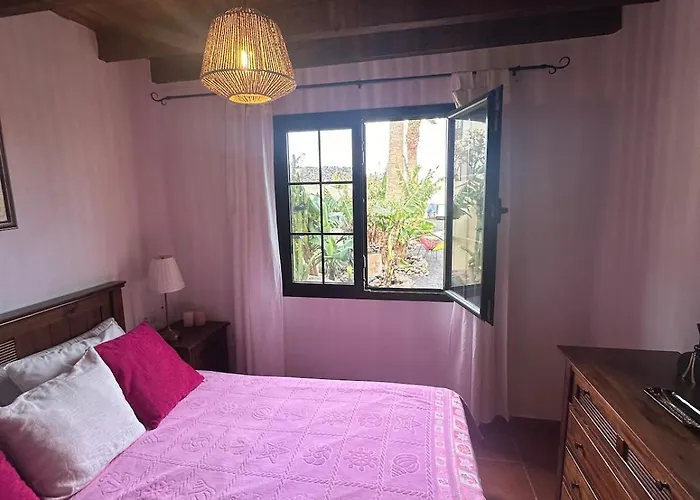 Cozy Canarian With Large Garden *